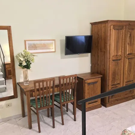 Laocoonte לינה וארוחת בוקר 3*